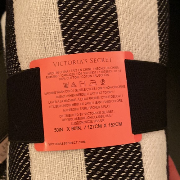 VICTORIAS SECRET Beach Blanket - Picture 3 of 3